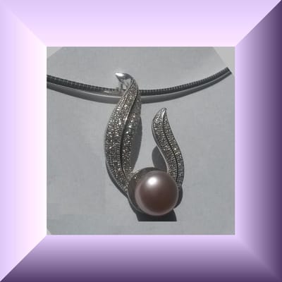 Fonkelende hanger van echt zilver met lila parel en Zirconia's