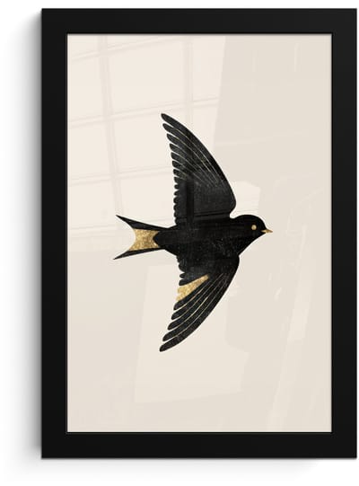 Poster in lijst - Fotolijst 20x30 cm - Posters - Zwarte zwaluw - Gouden accenten - Lichte achtergrond - Posterlijst zwart - Decoratie - Wanddecoratie woonkamer - Muurdecoratie slaapkamer