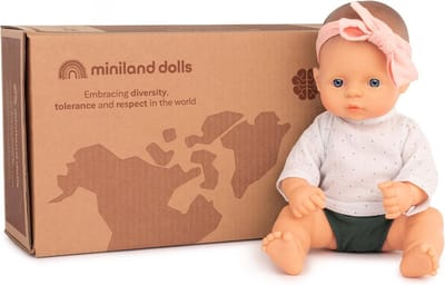 Babypop Cadeauset - Speelgoedpop Inclusief - Leren Over Diversiteit - Handgemaakt In Spanje - 32 cm - Meerkleurig