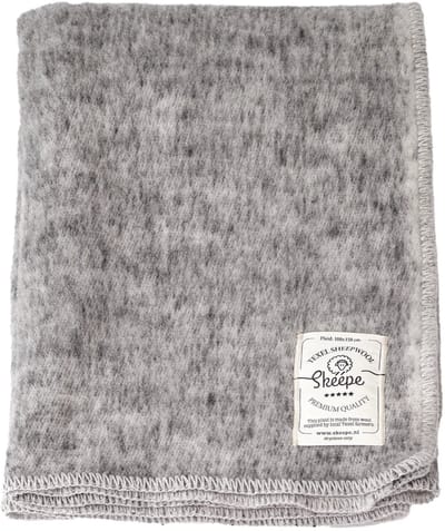 Grijze wollen plaid 100x150 – Dekentje van Texelse wol - duurzaam, warm & zacht - Skéépe