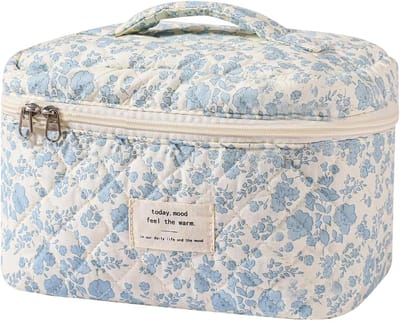 Grote make-uptas met blauw-wit bloemenpatroon, stijlvolle en praktische toilettas voor een verzorgde meisjesstijl, ideaal voor dagelijks gebruik en reizen