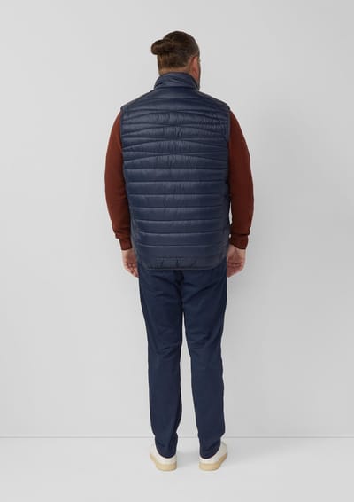 s.Oliver - male - Warm gewatteerd vest met opstaande kraag en contrasterende details