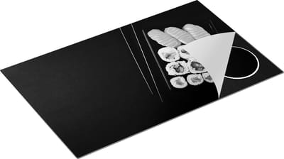 Chefcare Inductie Beschermer Sushi met Stokjes op een Zwarte Achtergrond - Zwart Wit - 85x52 cm - Afdekplaat Inductie - Kookplaat Beschermer - Inductie Mat