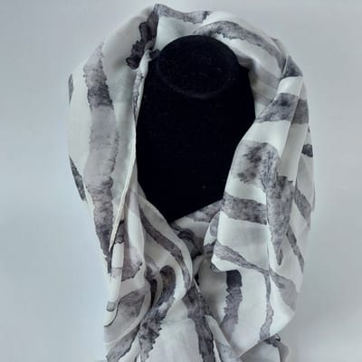 Zebra motief sjaal - grijs/wit - fantasie motiefje - franjes - viscose/katoen -