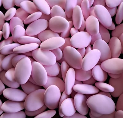Chocolade dragees pastel roze mat - 1000 gram Suikerbonen - chocoladebonen - geboorte - baby - babyshower - geboortesnoep - doopsuiker - chocoladedragee
