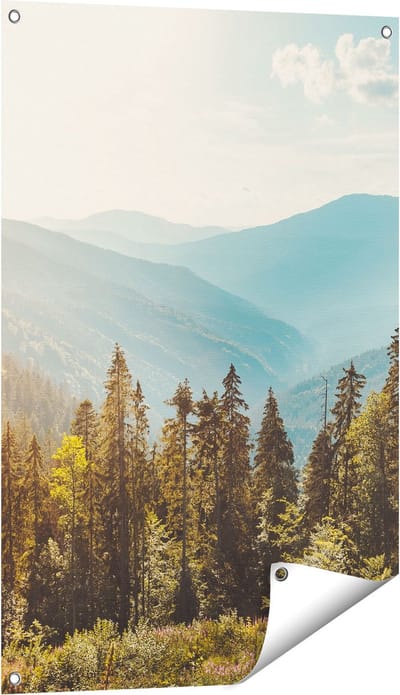 Gards Tuinposter Bos met Bomen in de Hoge Bergen - 60x90 cm - Tuindoek - Tuindecoratie - Wanddecoratie buiten - Tuinschilderij