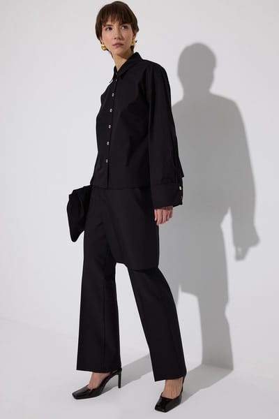 Touché Privé - Blouse met dubbele manchetten en gouden knopen - Zwart - Dames