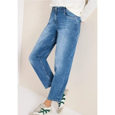 High Waist Barrel Leg Jeans in Loose Fit