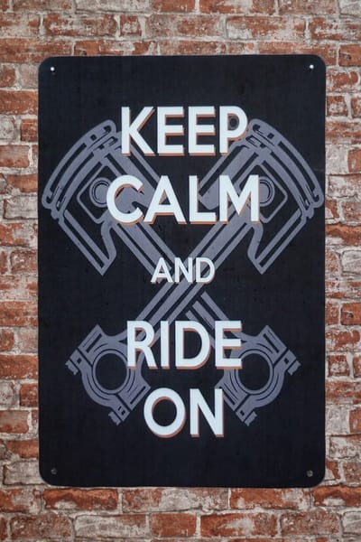 Wandbord – Keep calm ride on - 20 x 30cm - Tekstborden - Metalen wandbord - Mancave - Mancave wandborden - Mancave decoratie
