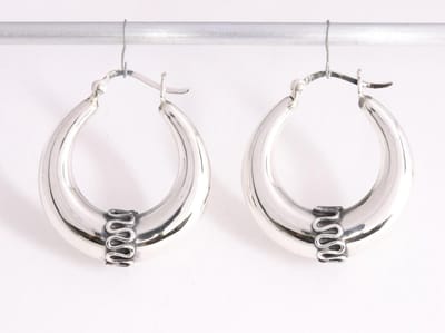 Bewerkte zilveren Bali oorringen - ø 34 mm.