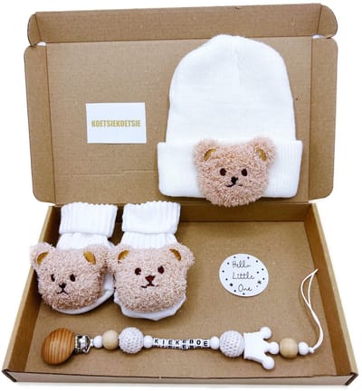 Kraamcadeau - cadeau babyshower - cadeau zwangerschap - babymutsje, babysokjes en speenkoord - kan ook rechtstreeks als cadeau