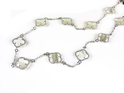 model 10 Fiori collier in zilver parelmoer klavers
