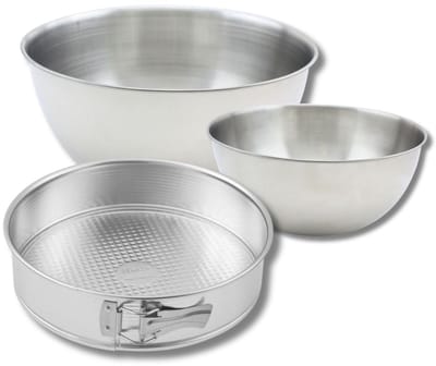 Set bestaande uit 1 springvorm 28 cm, 1 spatel Zenker en 2 mengkommen van roestvrij staal Fackelmann