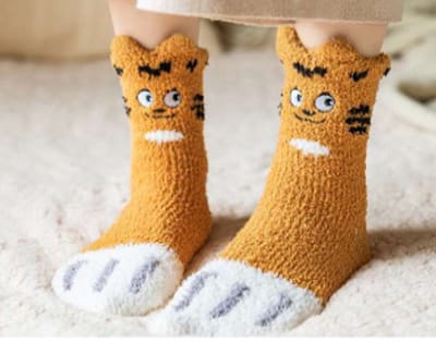 Fluffy Sokken Dames - dikke winter sokken - oranje / bruin - Maat 36-40 - met gezicht / oortjes - cadeau voor haar - Kerst cadeau - verjaardagscadeau - geschenk vrouw - extra zacht