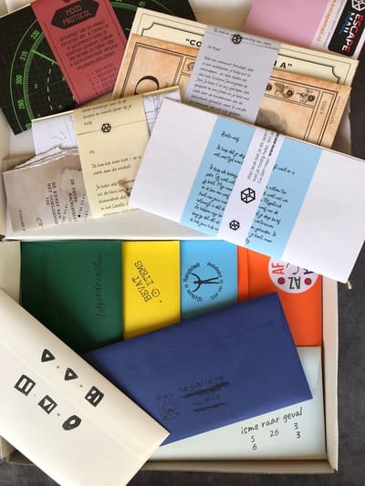 Escapemail Escape Room Spellen 12 Delige Serie - Escape Room Aan Huis - 1 tot 4 Spelers - Incl. Online Hints - Vanaf 12 Jaar