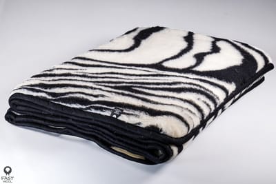 FAST WooL® Wollen Deken – 160x200 cm – 100% Merinowol – Warme Plaid – Woondeken – Bankdeken – Beddeken - Zwart/wit print