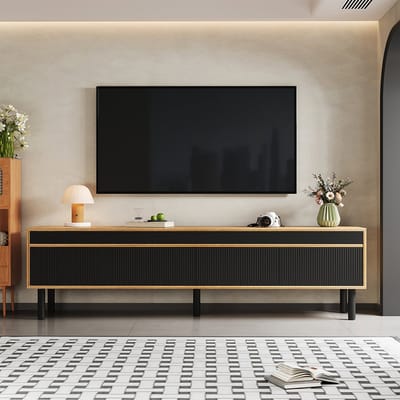Pugsdrly TV-meubel, TV-standaard, TV-paneel, laag meubel met drie deuren en verfijnde texturen. Verkrijgbaar in zwart en naturel hout. Hoogte 47 cm / lengte 170 cm / breedte 38 cm