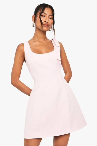 boohoo Dames Boucle mini-jurk met scoop-hals en getailleerde snit | Roze | Maat: 40