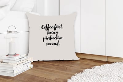 Sierkussens - Kussentjes Woonkamer - 50x50 cm - Koffie - Quotes - Spreuken - Coffee first, being productive second - Productiviteit