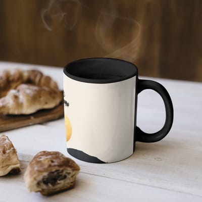 Magische Mok - Foto op Warmte Mokken - Koffiemok - Zwarte boom - Gouden cirkel - Heuvel - Magic Mok - Beker - 350 ML - Theemok