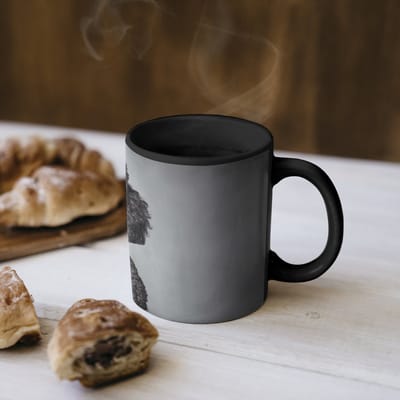 Magische Mok - Foto op Warmte Mokken - Koffiemok - Hond - Krullen - Zonnebril - Wijn - Magic Mok - Beker - 350 ML - Theemok