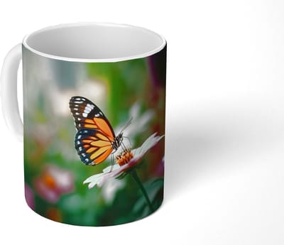 Mok - Koffiemok - Roze bloemen - Vlinder - Zachte focus - Mokken - 350 ML - Beker - Koffiemokken - Theemok