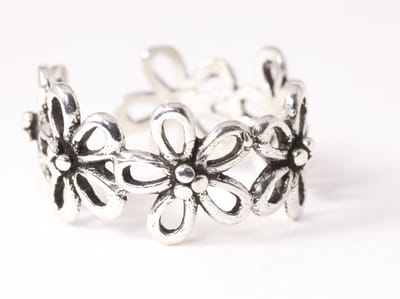 Opengewerkte zilveren bloemen ring - maat 16