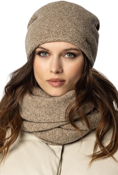 Vivisence Dames Wintermuts Wol Met Zachte Voering - Melange Patroon En Subtiele Logo Plaatje - Perfecte Pasvorm Dankzij Twee Plooien Achteraan Voor Warmte En Comfort - Beige Melange