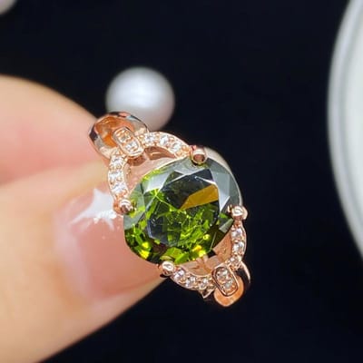 POMOiii Nieuwe Temperament Ovale Vorm Groene Opening Ringen Voor Vrouwen Zirkoon Verlovingsfeest Fijne Prachtige Sieraden Gift Adjustable Opening