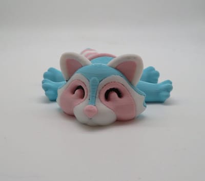 Veras Arts & Dice | Wasbeer Figuur Transgender Kleuren - Raccoon - Trash Panda - Speelgoed - Verzamelobject - Zwart Wit Licht Blauw Licht Roze