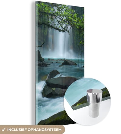 MuchoWow® Glasschilderij 20x40 cm - Schilderij acrylglas - Helderblauwe wilde rivier en watervallen in het regenwoud van Costa Rica - Foto op glas - Schilderijen
