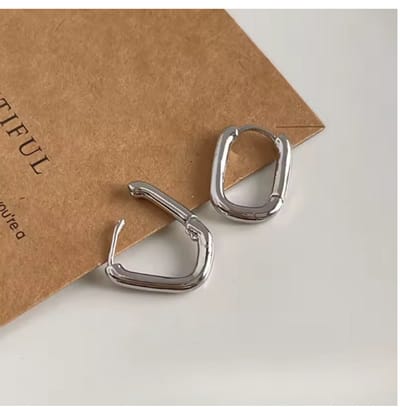 2-Delige Geschenk Set: Zilverkleurige Oorbellen met Steentjes + bijpassende Ring Met Steentjes - In Sierradendoosje, verkleurt niet. Perfect cadeau voor Sinterklaas en Kerst!