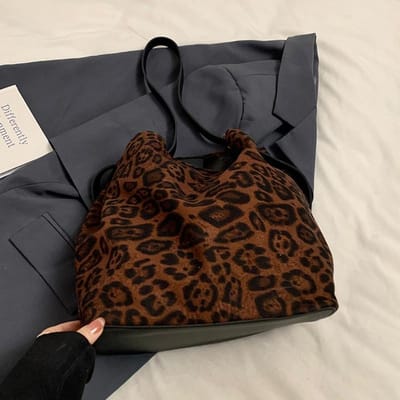 High End Niche Design Tote Bag voor Dames Nieuwe Herfst en Winter Retro Okseltas Veelzijdige Commuter Schoudertas