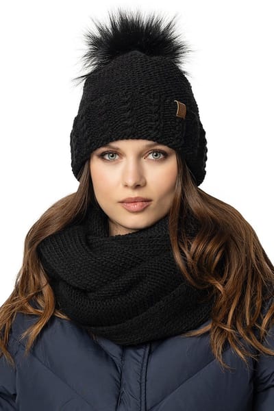 Vivisence Dames Winter Muts En Colsjaal Set - Zachte Fleece Voering In De Muts En Faux Fur Pompon Colsjaal 72x2x40 cm - Warm In Kou - Zwart