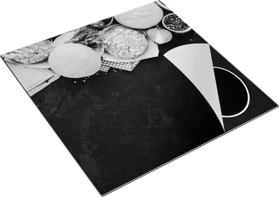 Chefcare Inductie Beschermer Hamburger Ingrediënten op een Marmeren Plaat - Zwart Wit - 78x78 cm - Afdekplaat Inductie - Kookplaat Beschermer - Inductie Mat