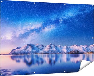 Gards Tuinposter Melkweg bij Besneeuwde Bergen - 150x100 cm - Tuindoek - Tuindecoratie - Wanddecoratie buiten - Tuinschilderij