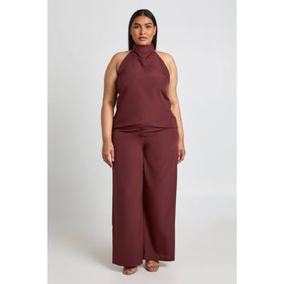 boohoo Dames Plus Crepe Haltertop En Wijde Broek Co-ord Set | Chocoladebruin | Maat: 44