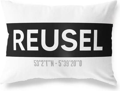 Tuinkussen REUSEL - NOORD-BRABANT met coördinaten - Buitenkussen - Bootkussen - Weerbestendig - Jouw Plaats - Studio216 - Modern - Zwart-Wit - 50x30cm