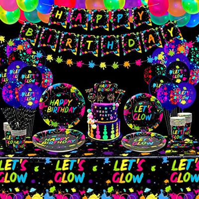 Glow in the Dark Neon Feestbenodigdheden voor 20 Gasten - 165 Stuks Inclusief Ballonnen, Verjaardagsbanner, Slingers, Taarttopper, Tafelkleed, Borden, Servetten en Bekers