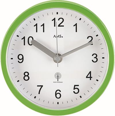 AMS F5922 - Wandklok - Analoog - Radiogestuurde tijdsaanduiding - Waterdicht - Kunststof - Aluminium - Mineraal Glas - Cijfers - Groen - Wit - Zwart - Zilverkleurig