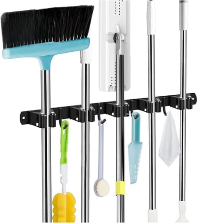 Famanu – Bezemhouder grijs – Antislip bezemhanger met wandbevestiging, neutrale kleur en sterke grip – Voor keuken en garage
