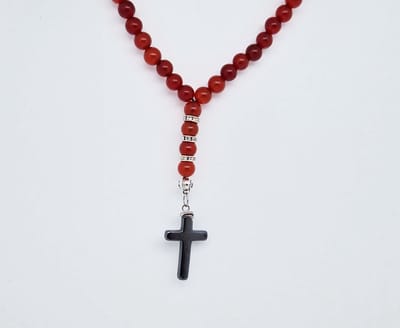 Handgemaakte Natuurstenen Autohanger "Rood Agaat"- Met metalen hanger "Kruis" - 8 mm diameter van de korrel- Mooie accessoire en decoratie voor de auto