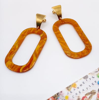 Jeannette-Creatief® - Resin - Ovaal Lang Caramel - Oorbellen Dames - Dames Oorbellen - Oorhangers - Oorknoppen RVS Goud - Resin Oorbellen - Resin Bruin
