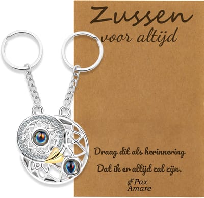 BFF Sleutelhanger voor 2 'Zussen voor altijd' - Rondjes ILY IN 100 TALEN - Sleutelhanger set op Cadeau Kaartje Sleutelhanger set - Zilverkleurig - Vriendschap Symbool - Pax Amare