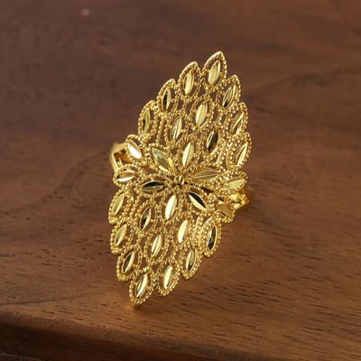 Huitan Prachtige Goudkleurige Bladvormige Damesringen Holle Ontwerp Exquise Damesringen voor Bruiloft Feest Nieuwe Trendy Sieraden 7 brown