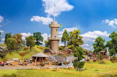 Avontuurspeelplaats Set - Hobby Bouwpakket - Modelbouw - 375 Onderdelen - Schaal H0 - Gekleurd