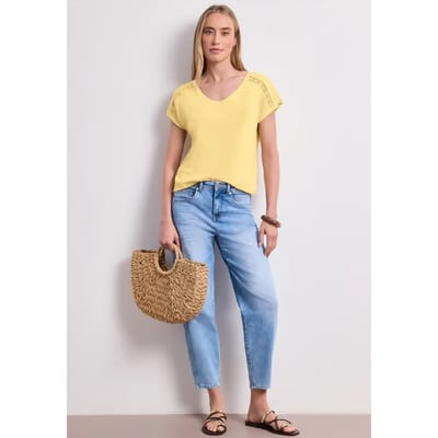 Shirt met V-hals en gehaakte details