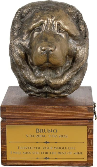 Urn voor hondenas met beeldje van Kaukasische Herdershond