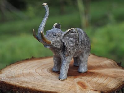 Olifantje gekleurde patina MASSIEF BRONS 20 cm hoog - bronzen beeld - tuinbeeld - hoogkwalitatief brons - decoratiefiguur - interieur - accessoire - voor binnen - voor buiten - cadeau - geschenk - Kerst - Nieuwjaar