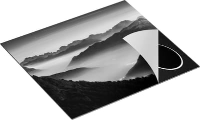 Chefcare Inductie Beschermer Bergen Landschap in Italië tijdens Zonsondergang - Zwart Wit - 60x50 cm - Afdekplaat Inductie - Kookplaat Beschermer - Inductie Mat
